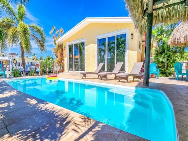 Lovely 4 Bedroom Vacation Home with Private Pool