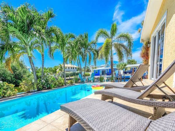 Lovely 4 Bedroom Vacation Home with Private Pool