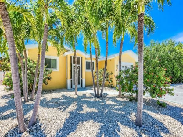 Lovely 4 Bedroom Vacation Home with Private Pool