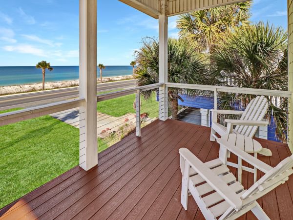 Beachfront Retreat - Luxurious Coastal Getaway