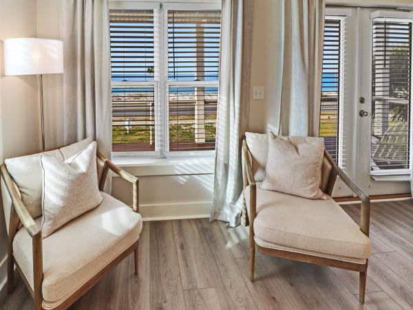 Beachfront Retreat - Luxurious Coastal Getaway