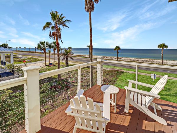 Beachfront Retreat - Luxurious Coastal Getaway
