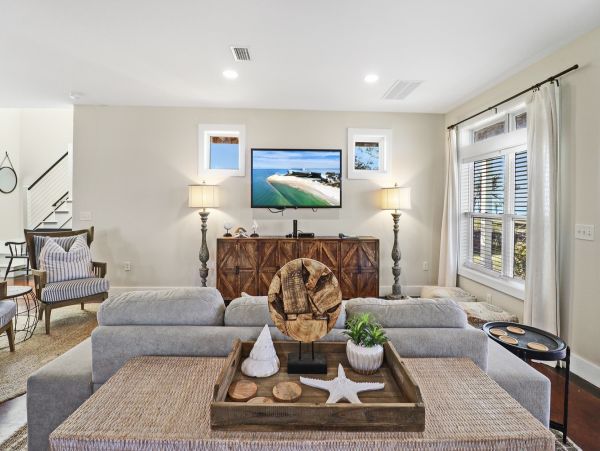 Beachfront Retreat - Luxurious Coastal Getaway