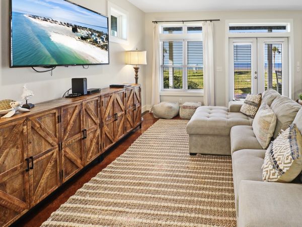 Beachfront Retreat - Luxurious Coastal Getaway