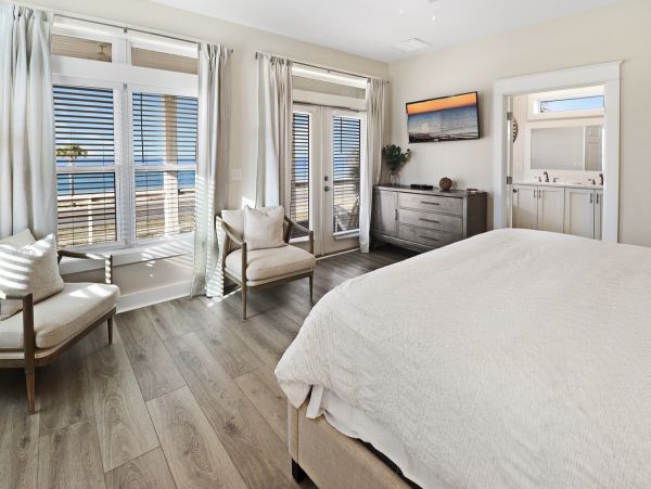 Beachfront Retreat - Luxurious Coastal Getaway