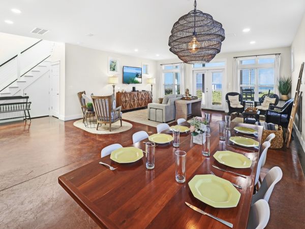 Beachfront Retreat - Luxurious Coastal Getaway