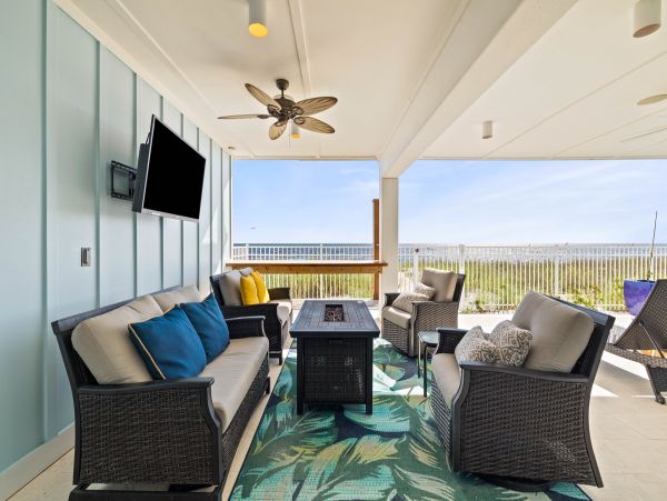 Luxurious Beachfront Retreat with Pool, Direct Access to Beach, and Exclusive Amenities