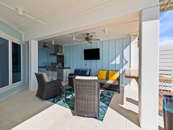 Luxurious Beachfront Retreat with Pool, Direct Access to Beach, and Exclusive Amenities