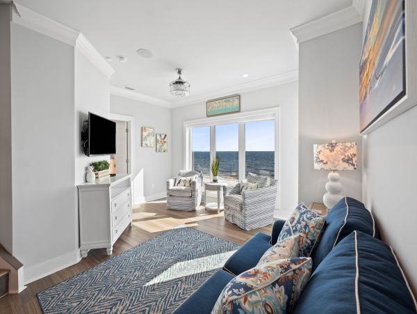 Luxurious Beachfront Retreat with Pool, Direct Access to Beach, and Exclusive Amenities