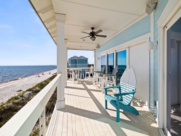 Luxurious Beachfront Retreat with Pool, Direct Access to Beach, and Exclusive Amenities