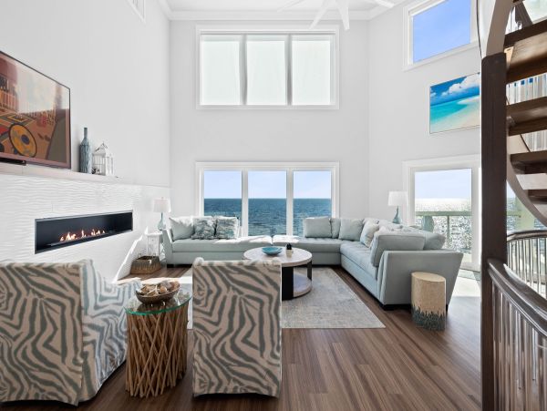 Luxurious Beachfront Retreat with Pool, Direct Access to Beach, and Exclusive Amenities
