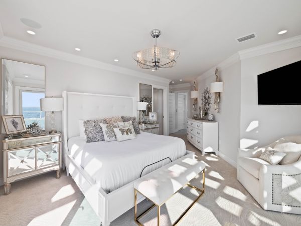 Luxurious Beachfront Retreat with Pool, Direct Access to Beach, and Exclusive Amenities