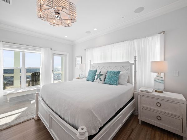 Luxurious Beachfront Retreat with Pool, Direct Access to Beach, and Exclusive Amenities