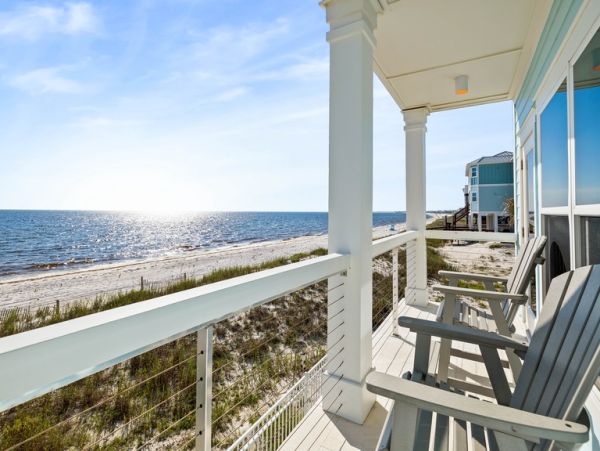 Luxurious Beachfront Retreat with Pool, Direct Access to Beach, and Exclusive Amenities