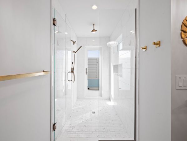 Luxurious Beachfront Retreat with Pool, Direct Access to Beach, and Exclusive Amenities