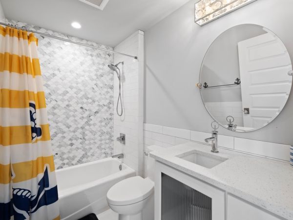 Luxurious Beachfront Retreat with Pool, Direct Access to Beach, and Exclusive Amenities