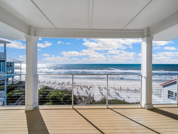 Gulf-Front Retreat for 10 Guests- Pet Friendly Getaway