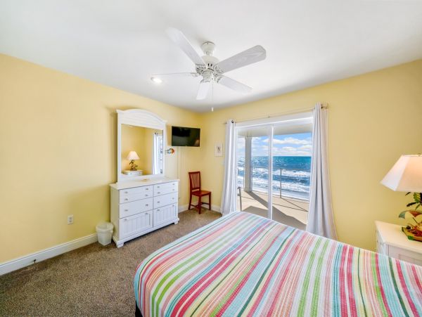 Gulf-Front Retreat for 10 Guests- Pet Friendly Getaway