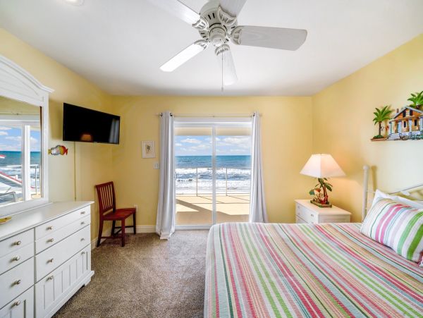 Gulf-Front Retreat for 10 Guests- Pet Friendly Getaway