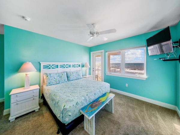 Gulf-Front Retreat for 10 Guests- Pet Friendly Getaway
