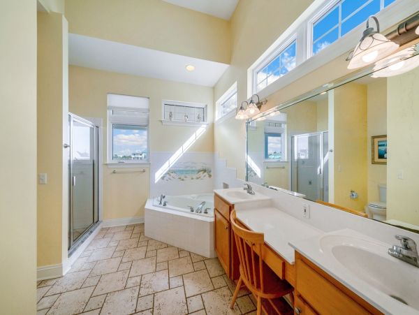 Gulf-Front Retreat for 10 Guests- Pet Friendly Getaway
