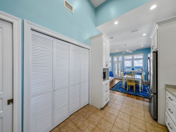 Gulf-Front Retreat for 10 Guests- Pet Friendly Getaway