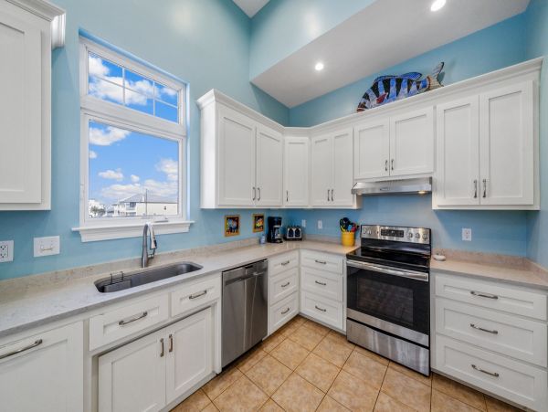 Gulf-Front Retreat for 10 Guests- Pet Friendly Getaway