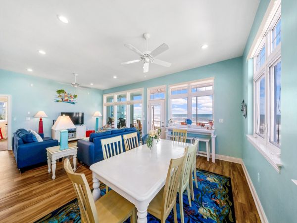 Gulf-Front Retreat for 10 Guests- Pet Friendly Getaway