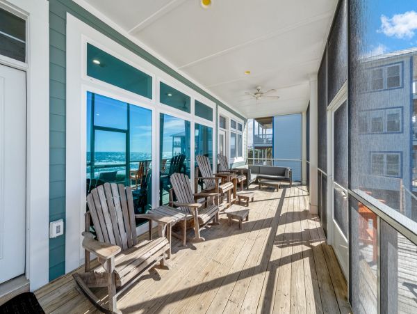 Gulf-Front Retreat for 10 Guests- Pet Friendly Getaway
