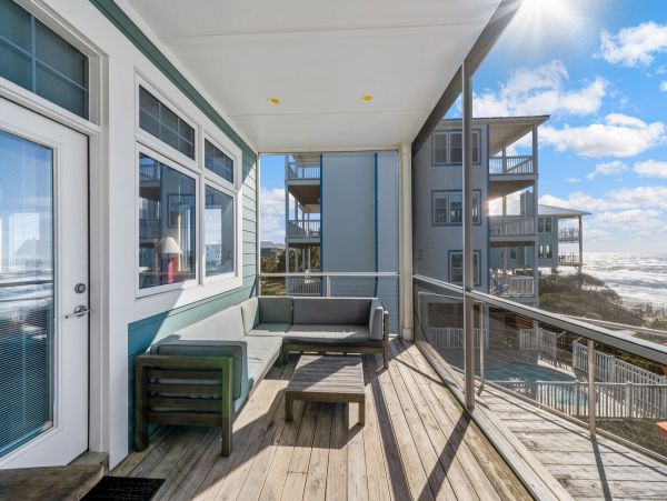Gulf-Front Retreat for 10 Guests- Pet Friendly Getaway