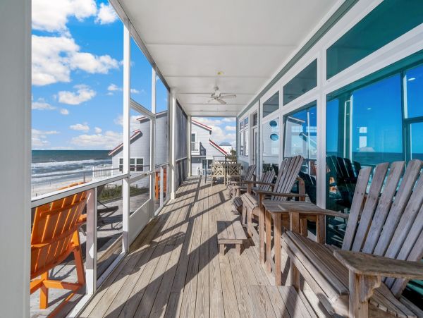 Gulf-Front Retreat for 10 Guests- Pet Friendly Getaway
