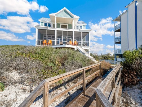 Gulf-Front Retreat for 10 Guests- Pet Friendly Getaway