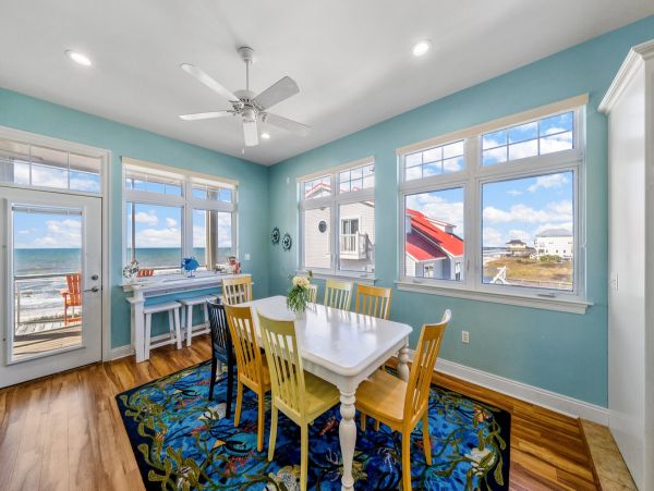 Gulf-Front Retreat for 10 Guests- Pet Friendly Getaway