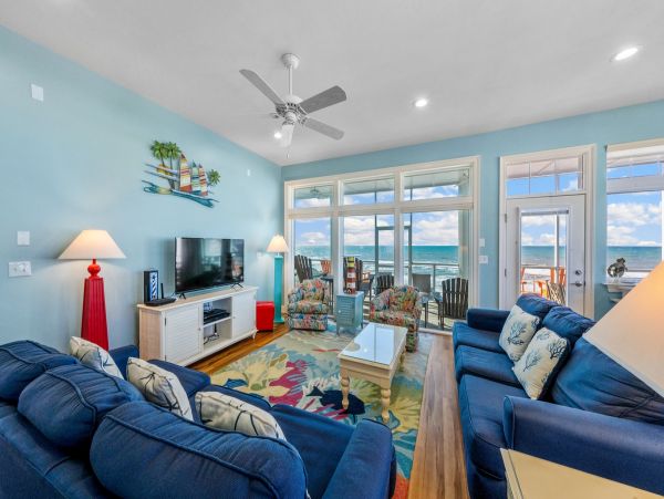 Gulf-Front Retreat for 10 Guests- Pet Friendly Getaway