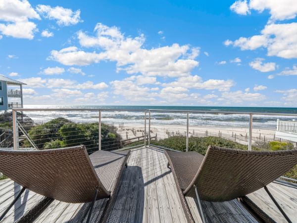 Gulf-Front Retreat for 10 Guests- Pet Friendly Getaway