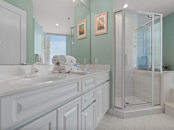 Opulent 3 Bedroom Haven with Full Ocean Views