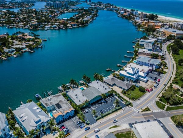 Stunning Four Bedroom Home in Treasure Island Walk to Beach