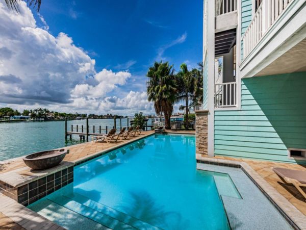 Stunning Four Bedroom Home in Treasure Island Walk to Beach