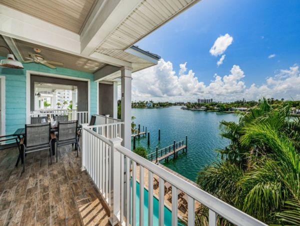 Stunning Four Bedroom Home in Treasure Island Walk to Beach