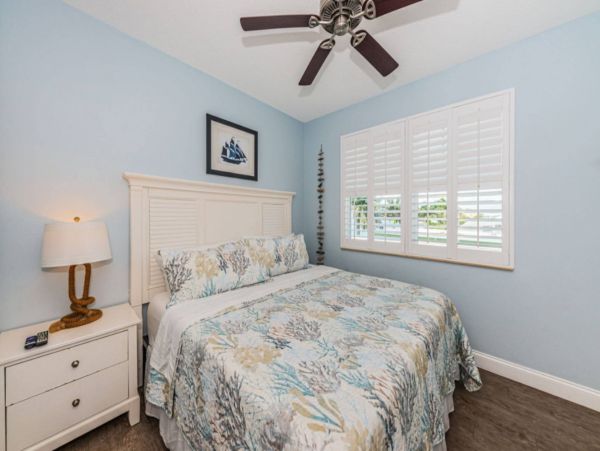 Stunning Four Bedroom Home in Treasure Island Walk to Beach