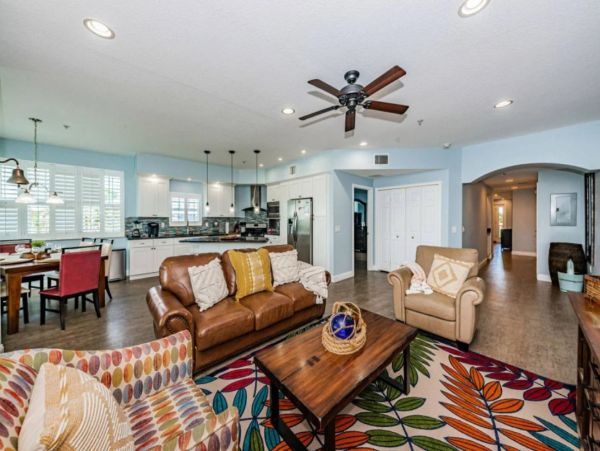 Stunning Four Bedroom Home in Treasure Island Walk to Beach