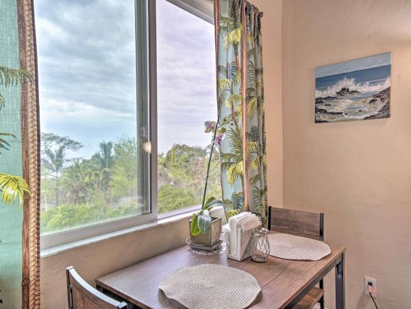Cozy Vacation Rental with One Bedroom & Ocean Views