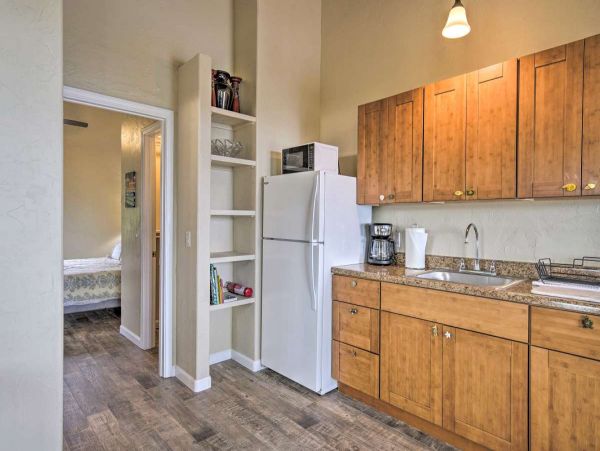 Cozy Vacation Rental with One Bedroom & Ocean Views