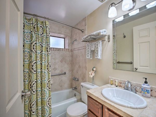 Coastal Comfort in the Heart of Kailua-Kona