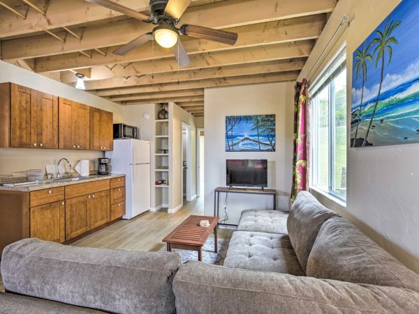 Cozy Kailua-Kona Vacation Retreat with Ocean Views Near Pristine Beaches