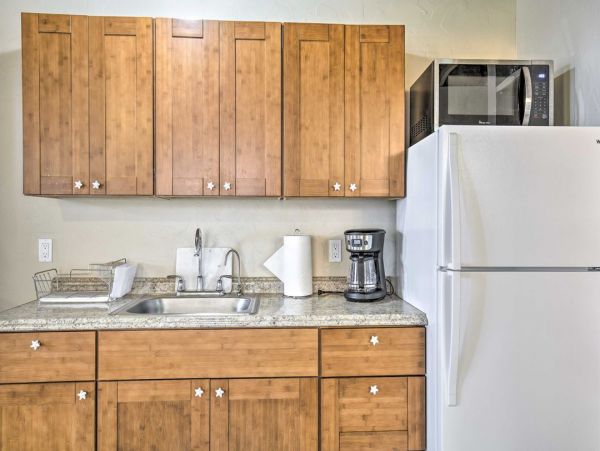Cozy Kailua-Kona Vacation Retreat with Ocean Views Near Pristine Beaches
