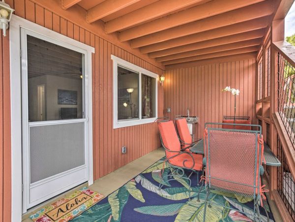Cozy Kailua-Kona Vacation Retreat with Ocean Views Near Pristine Beaches