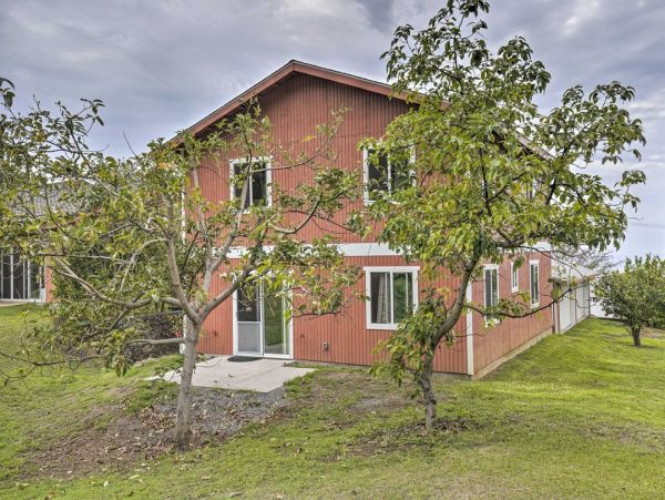 Cozy Kailua-Kona Vacation Retreat with Ocean Views Near Pristine Beaches