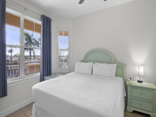 Gulfview Escape - Elegant 3 BR Beachfront Condo on Anna Maria Island