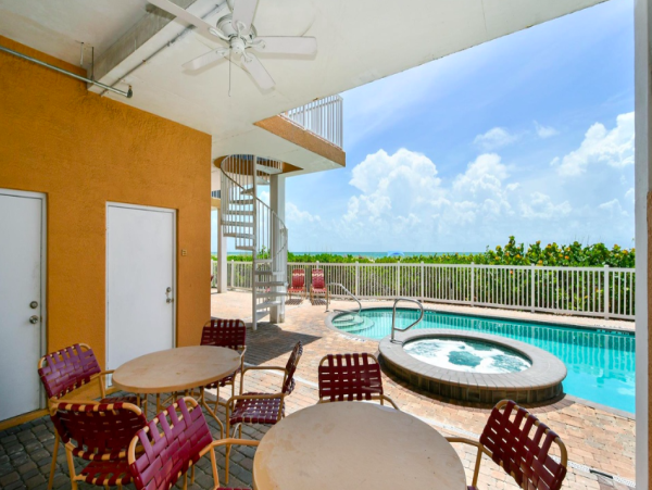 Gulfview Escape - Elegant 3 BR Beachfront Condo on Anna Maria Island